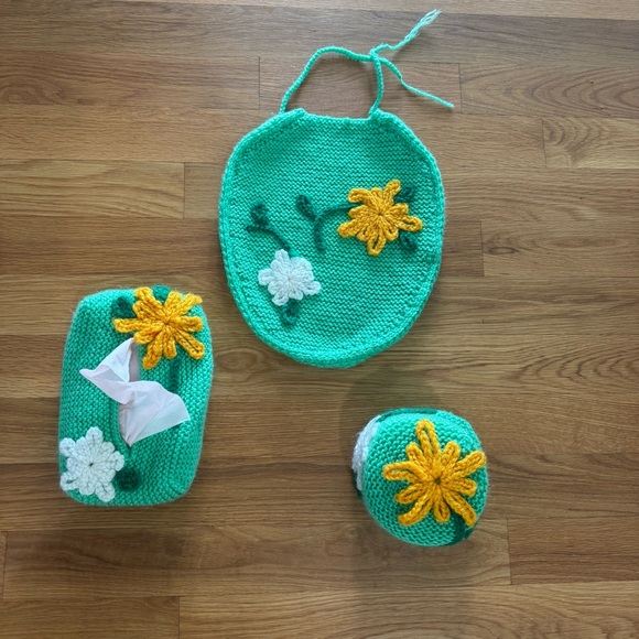Vintage Hand Knit Crochet Bathroom Set – 3 Pieces, Green with Flowers - Picture 1 of 11
